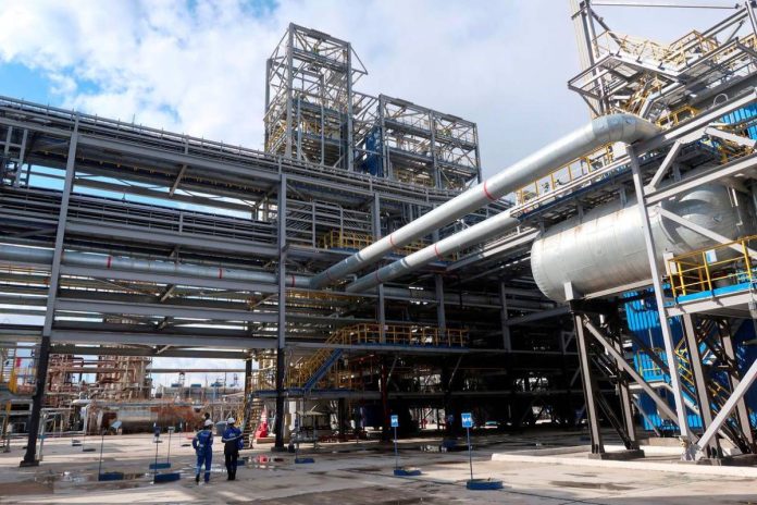 Ukraine drones hit major Russian petrochemical plant again