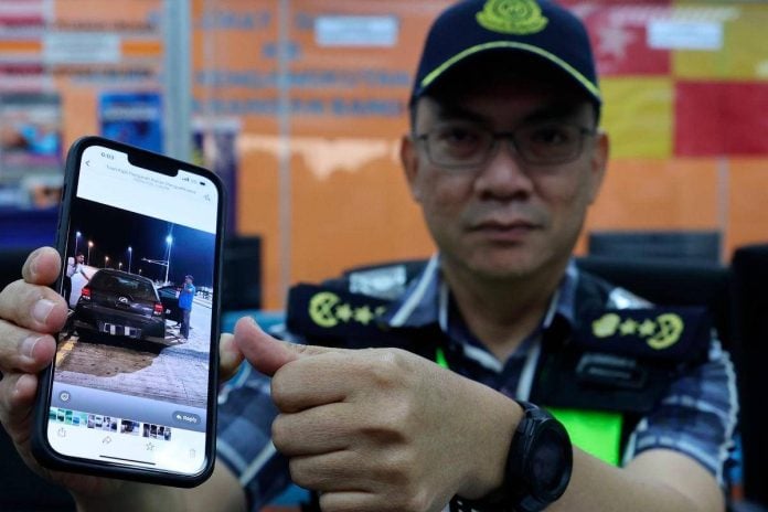 Ulat teksi tipu pelancong bergerak secara berkumpulan ditahan JPJ Ulat teksi tipu pelancong bergerak secara berkumpulan ditahan JPJ