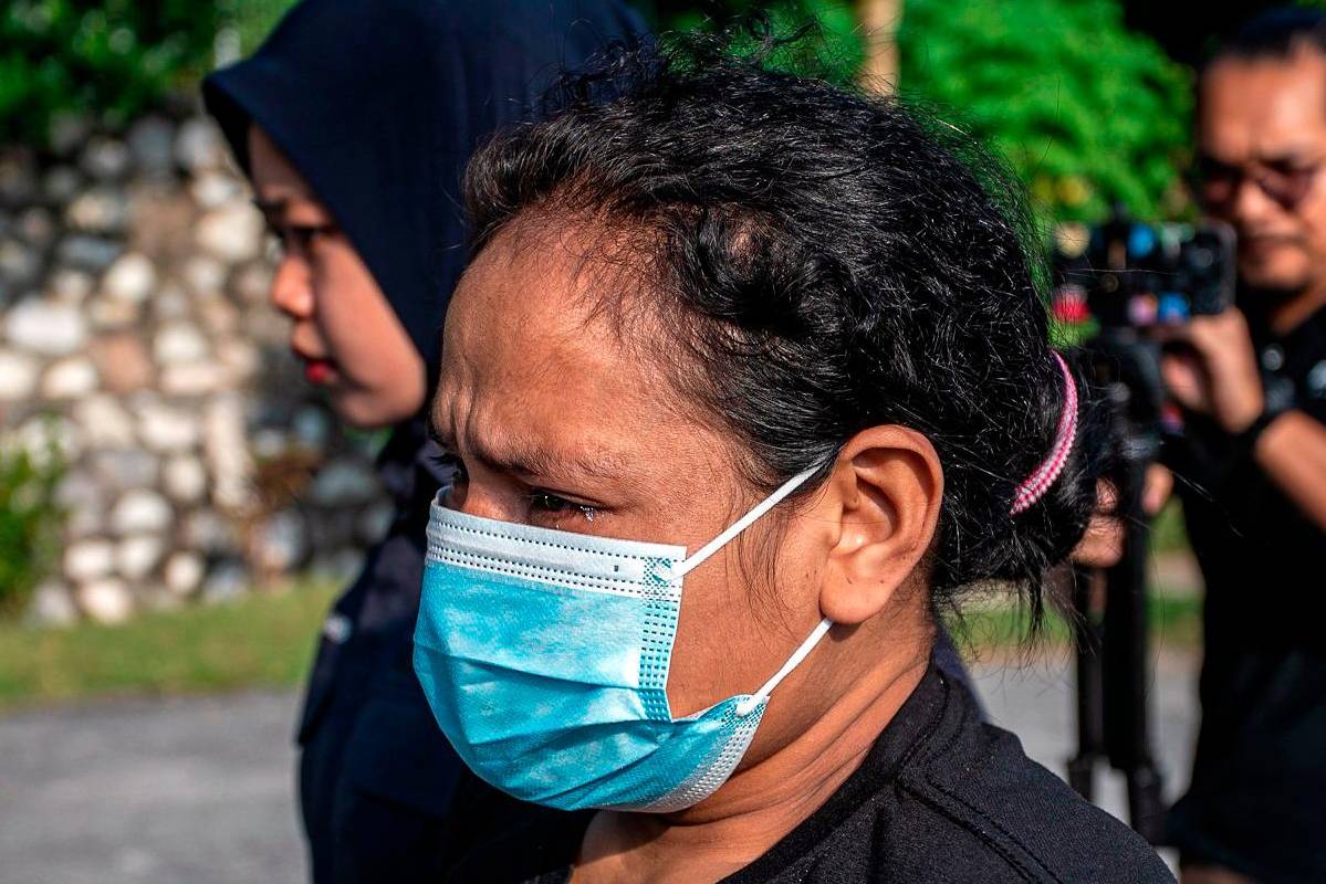Wanita Indonesia didenda RM2,000 sebabkan kematian bayi akibat cuai Wanita Indonesia didenda RM2,000 sebabkan kematian bayi akibat cuai