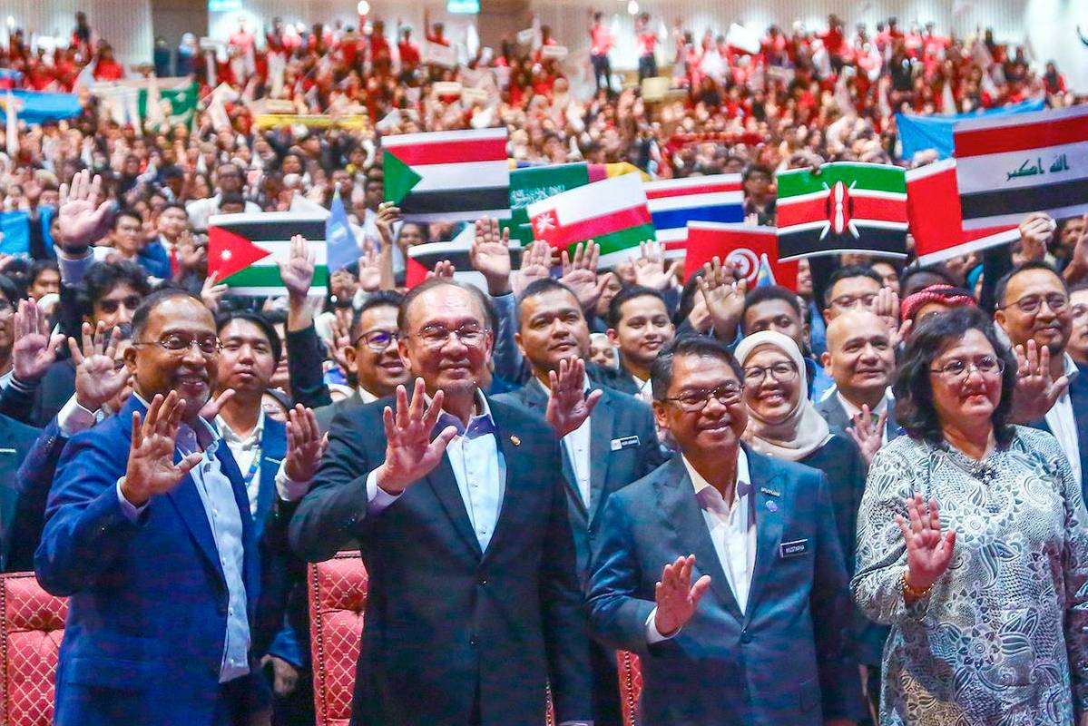 Youth urged to stand firm against corruption Youth urged to stand firm against corruption