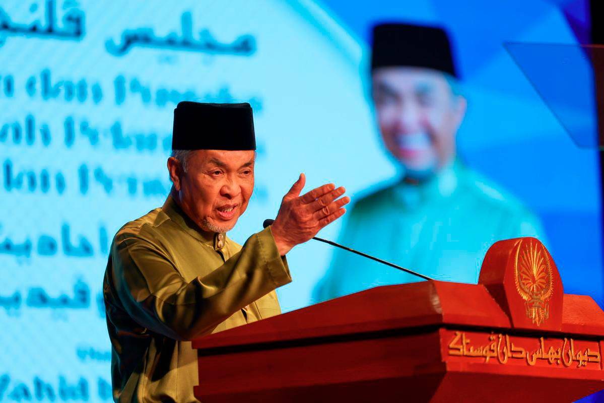 Zahid to seek immediate clarification from MIC president on PN move Zahid to seek immediate clarification from MIC president on PN move
