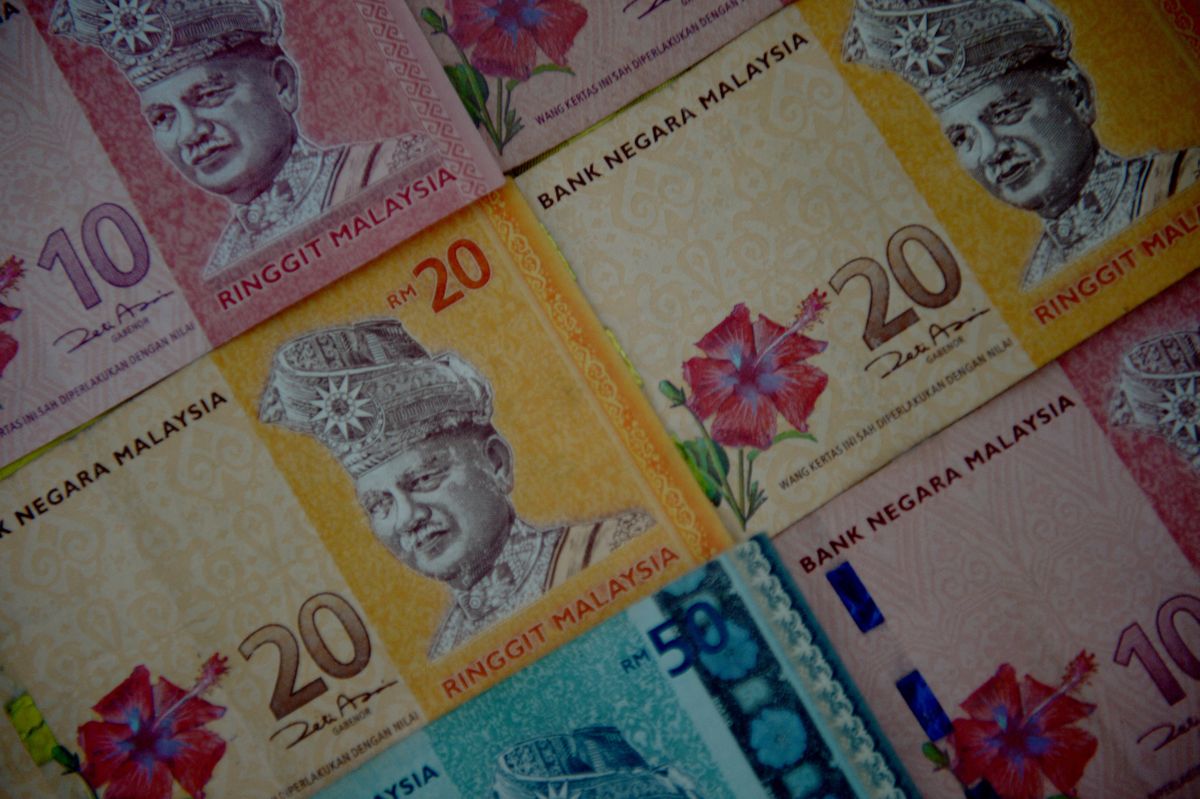 Ringgit opens higher against US dollar after ASEAN Summit success