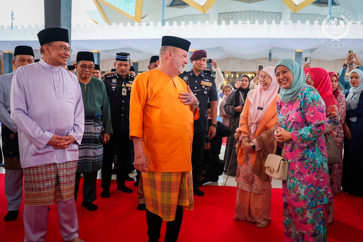 Agong, Permaisuri berangkat ke majlis tahlil sempena Sambutan Hari Pahlawan 2025