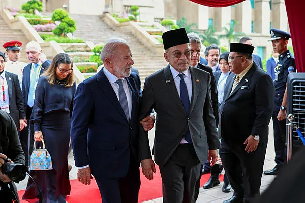 Brazilian President given official welcome in M'sia
