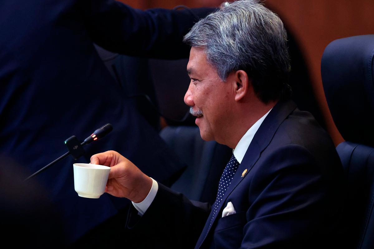 Malaysian FM offers teh tarik at ASEAN meeting in KL Malaysian FM offers teh tarik at ASEAN meeting in KL