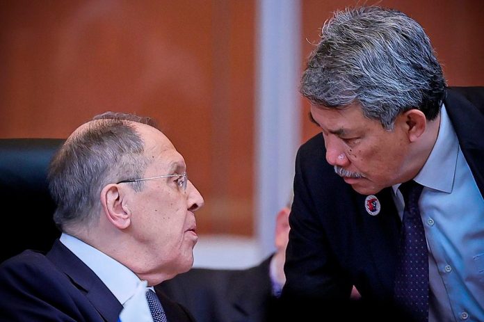 Malaysia and Russia discuss closer ties in education, security Malaysia and Russia discuss closer ties in education, security