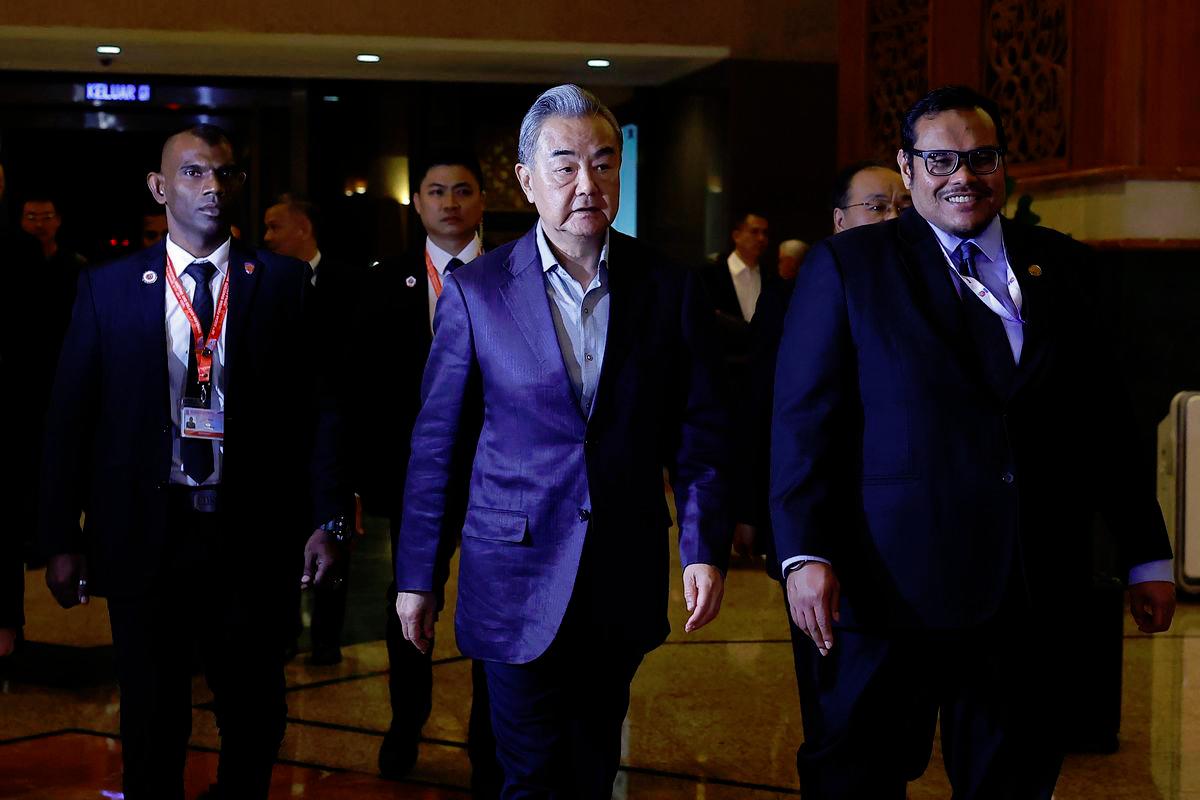 Menteri Luar China Wang Yi tiba untuk Mesyuarat AMM ke-58 di Malaysia Menteri Luar China Wang Yi tiba untuk Mesyuarat AMM ke-58 di Malaysia