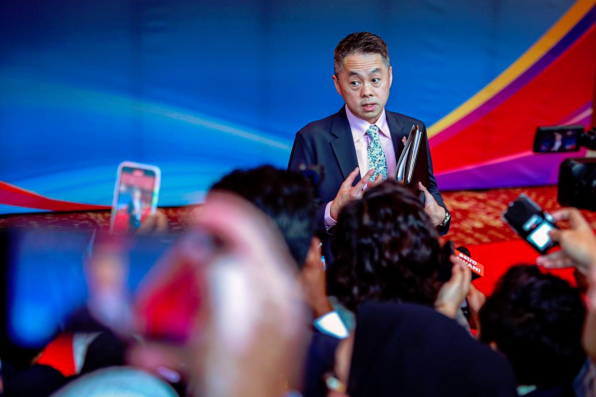 AICHR aims to adopt landmark human rights declarations at ASEAN Summit AICHR aims to adopt landmark human rights declarations at ASEAN Summit