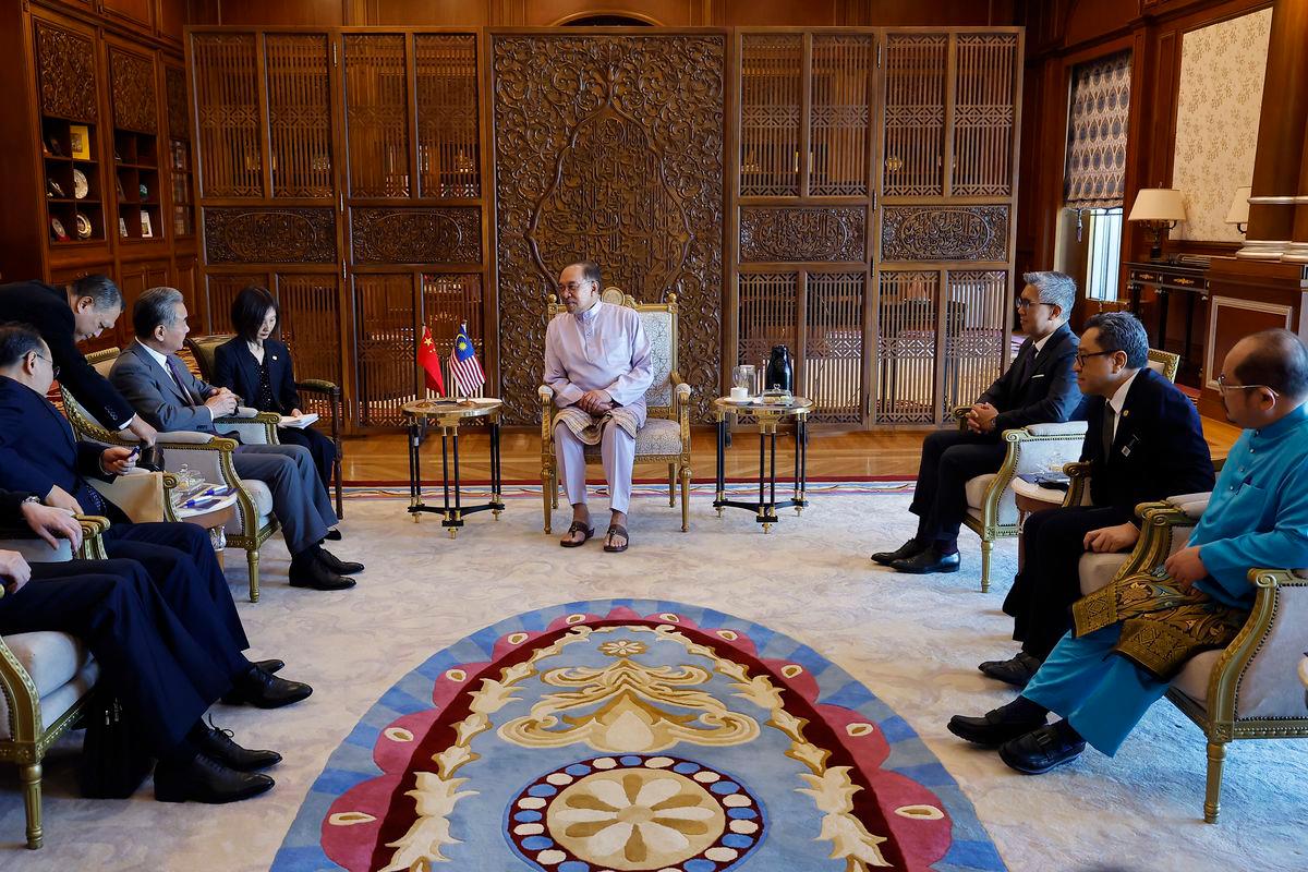 Malaysia strengthens global ties through diplomatic meetings with world leaders Malaysia strengthens global ties through diplomatic meetings with world leaders