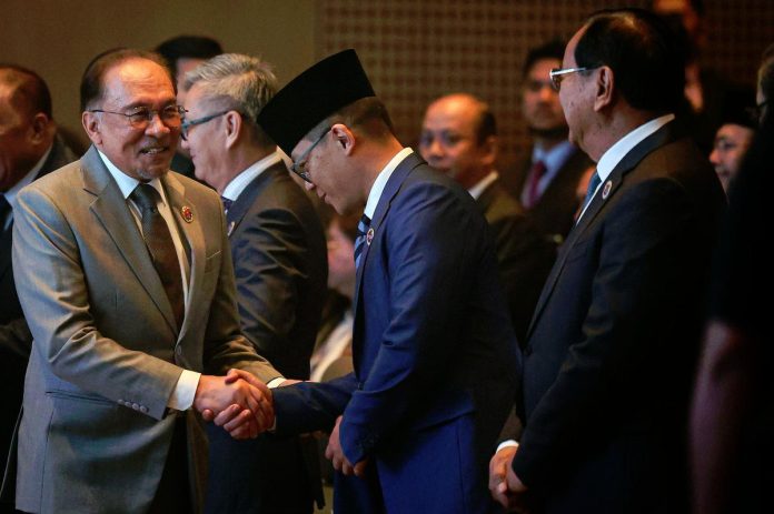 Indonesia urges ASEAN unity amid global challenges, investment shifts Indonesia urges ASEAN unity amid global challenges, investment shifts