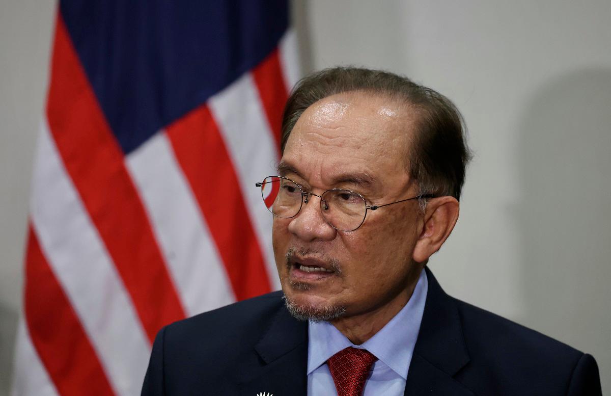Anwar defends Myanmar junta meeting under ASEAN mandate for ceasefire Anwar defends Myanmar junta meeting under ASEAN mandate for ceasefire