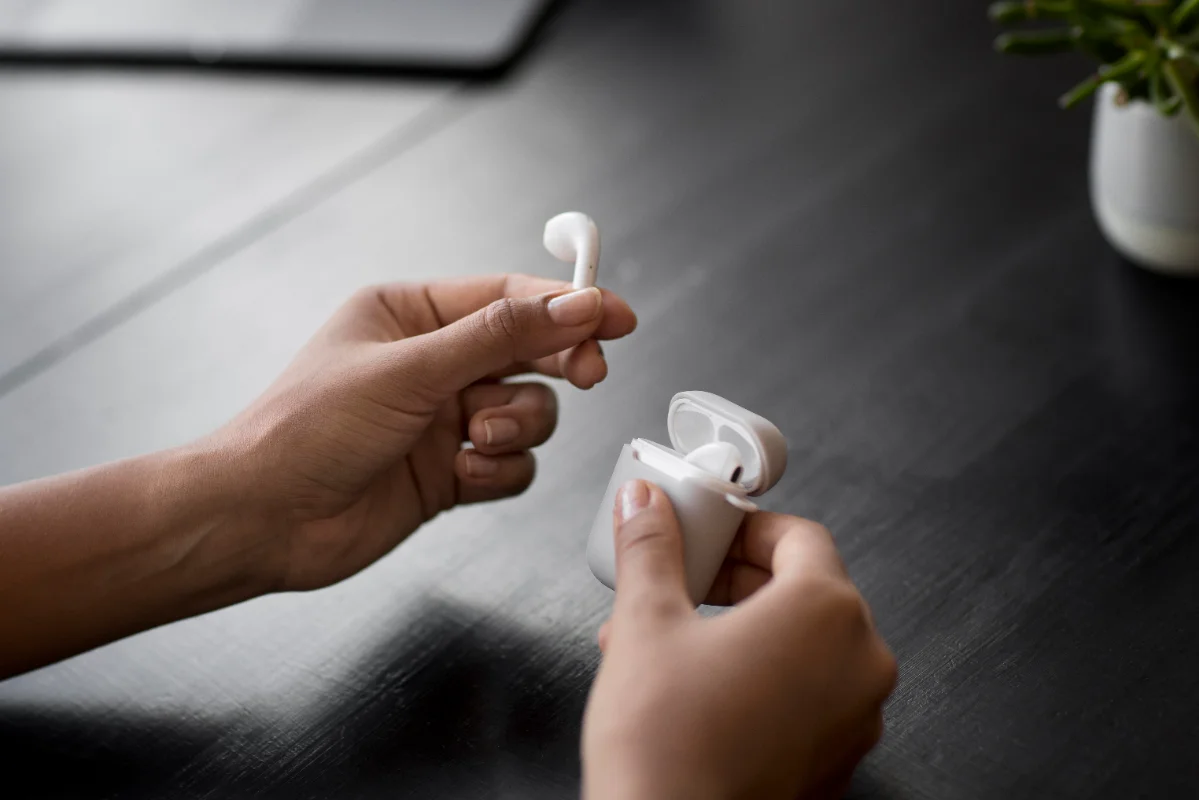 M’sian quits job after “toxic” boss bans earphones, netizens divided