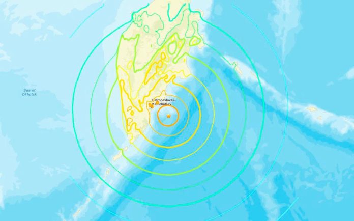 Huge quake off Russia sparks Pacific tsunami warnings