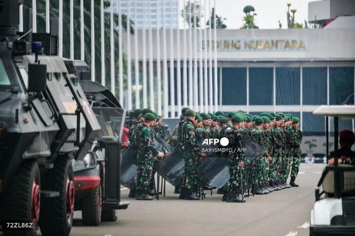 Indonesia deploys military as protests over lawmaker perks turn deadly Indonesia deploys military as protests over lawmaker perks turn deadly