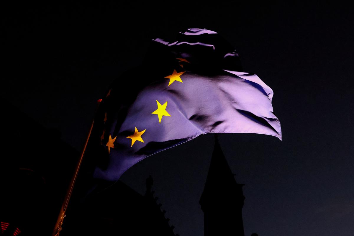 EU awaits Trump tariff letter as trade tensions escalate