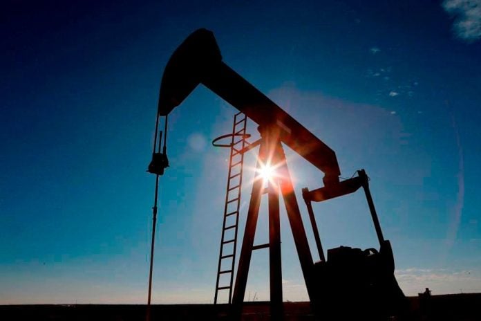 Oil holds in tight range, rising output offsets Russia supply disruptions Oil holds in tight range, rising output offsets Russia supply disruptions