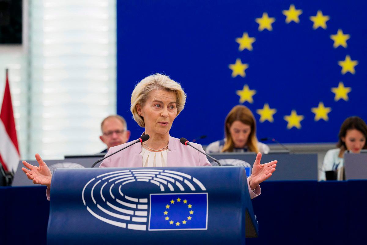 EU chief von der Leyen survives no-confidence vote in Strasbourg EU chief von der Leyen survives no-confidence vote in Strasbourg