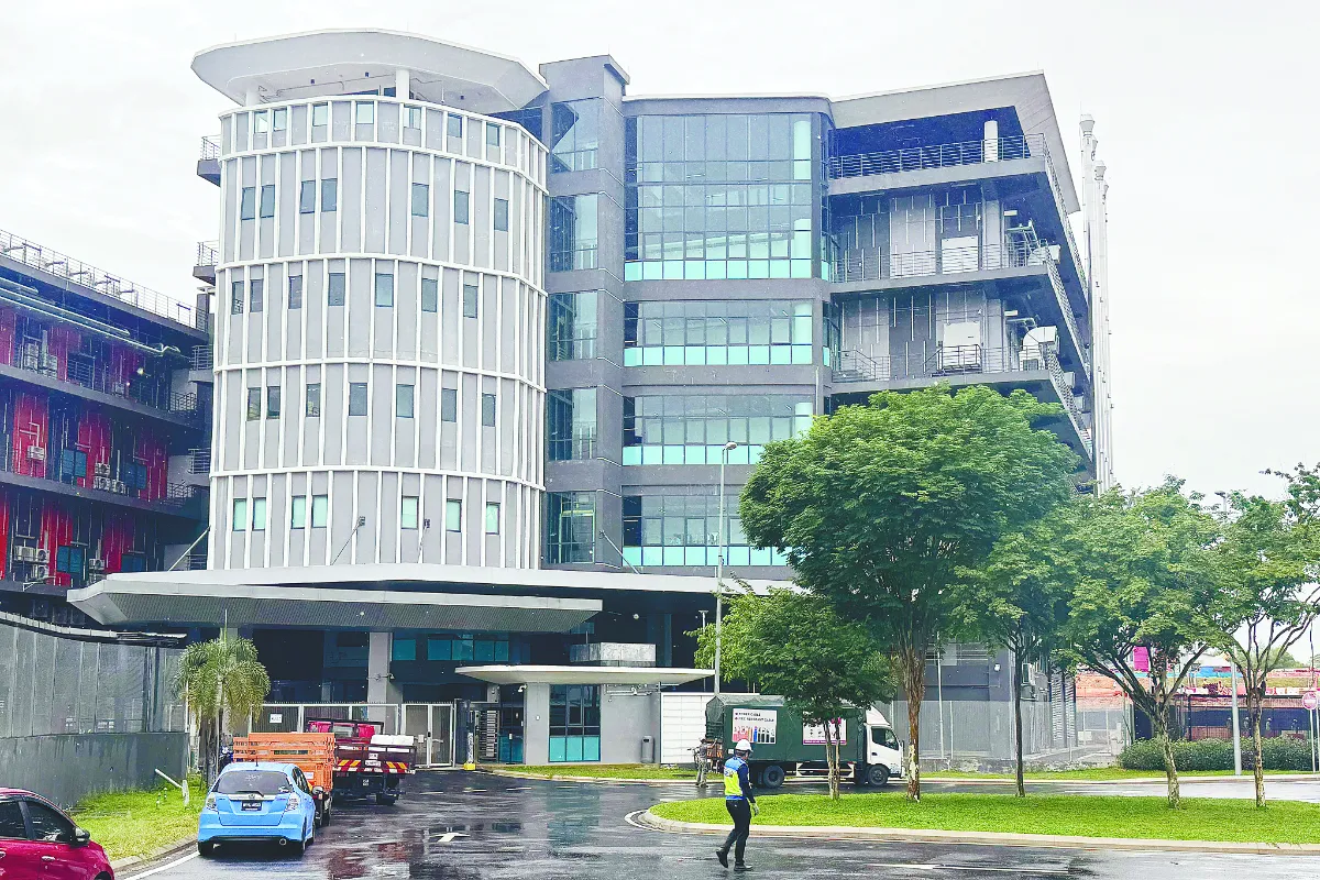 foreign cloud providers Malaysia The Equinix building in Cyberjaya, headquarters of one of the largest international data firms that operate in Malaysia. – Adam Amir Hamzah/theSun