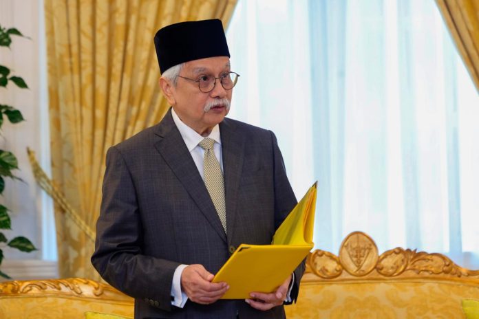 Tuanku Muhriz berkenan terima zakat perniagaan lebih RM6 juta