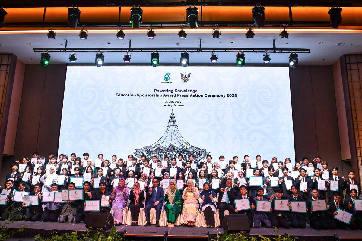 110 Sarawak students receive RM28m Petronas education sponsorships 110 Sarawak students receive RM28m Petronas education sponsorships