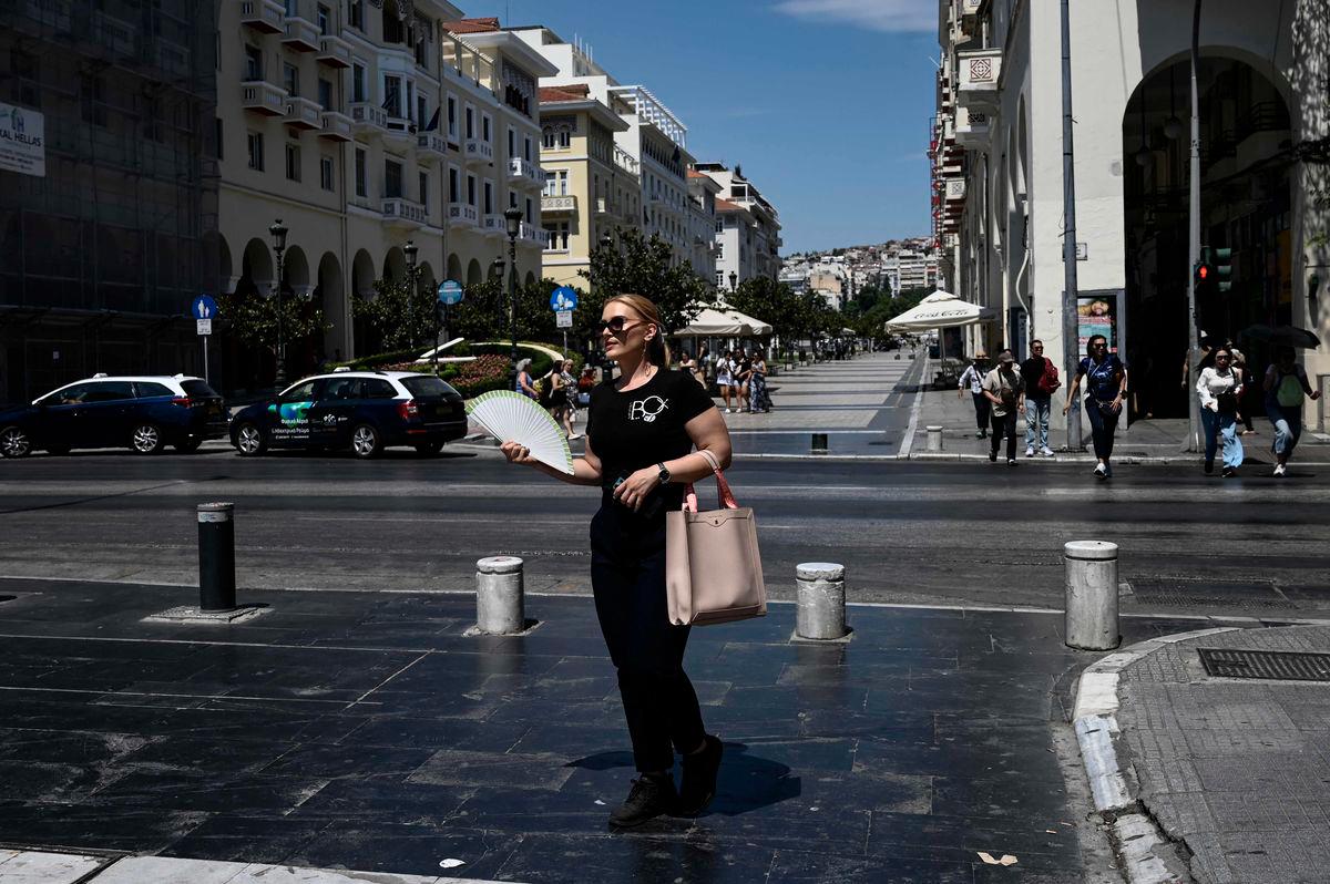 Greece enforces heatwave safety measures for outdoor workers