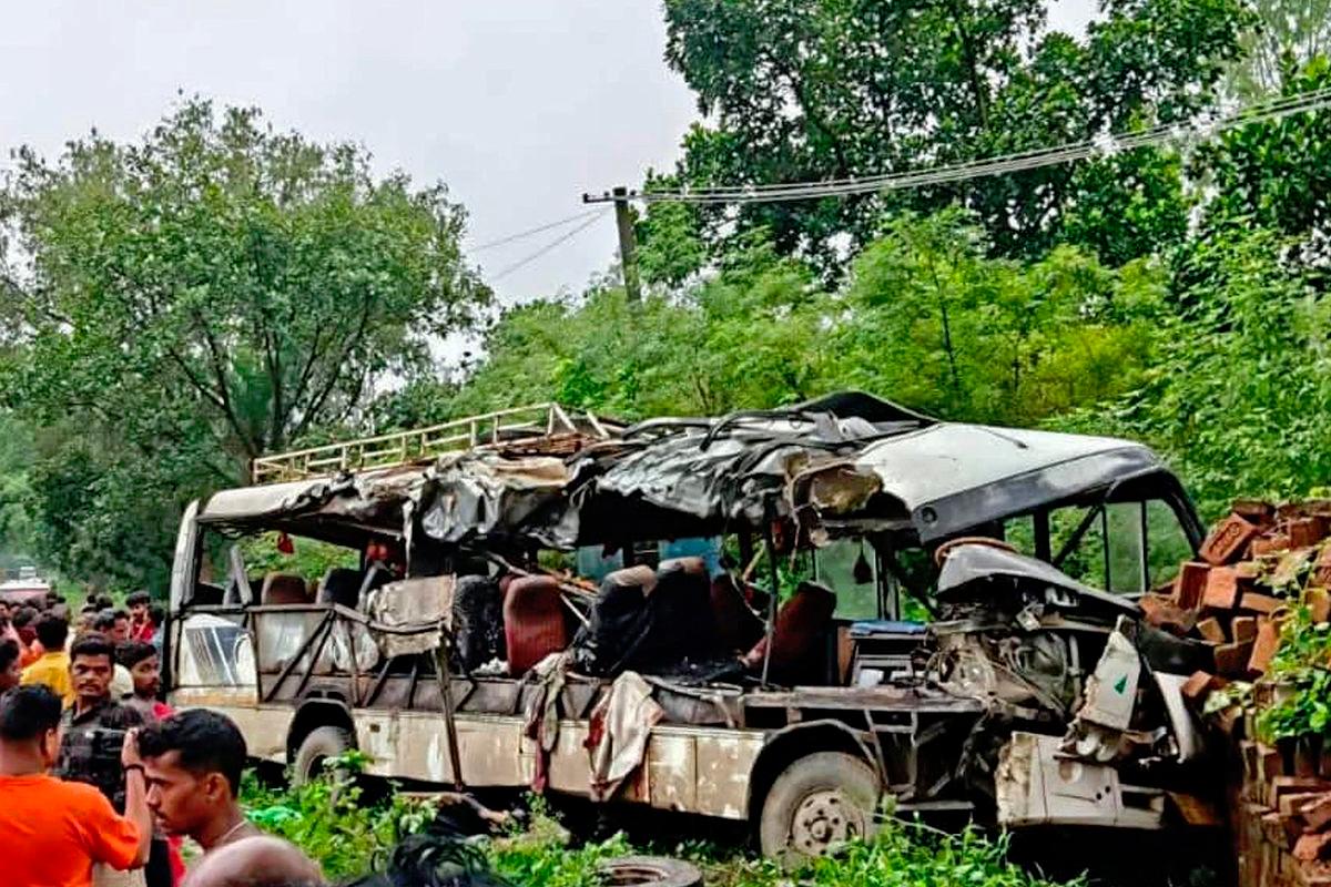18 Hindu pilgrims killed in Jharkhand road crash