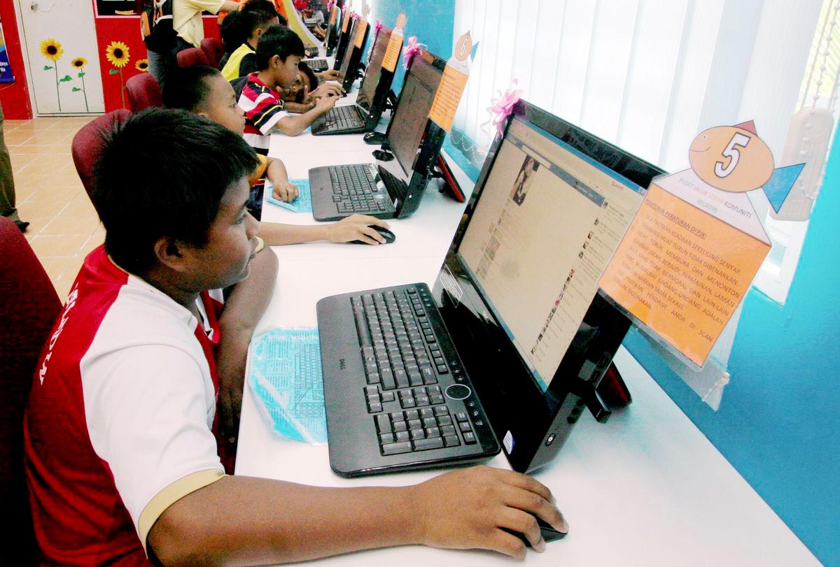 Safe internet campaign educates Perlis students on cyber safety Safe internet campaign educates Perlis students on cyber safety