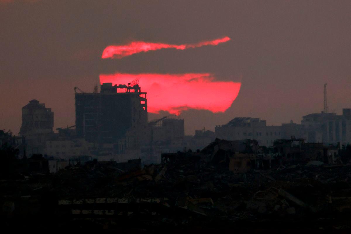Hamas says ready to start Gaza ceasefire talks 'immediately' Hamas says ready to start Gaza ceasefire talks 'immediately'