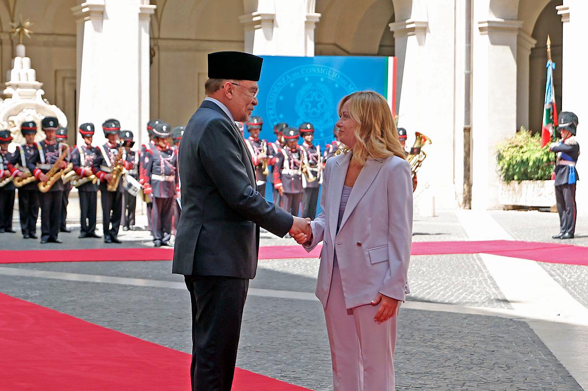 Anwar holds talks with Italian PM Meloni to boost bilateral ties