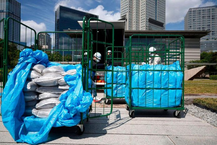 Fukushima radioactive soil delivered to Japan PM office as safety demo Fukushima radioactive soil delivered to Japan PM office as safety demo