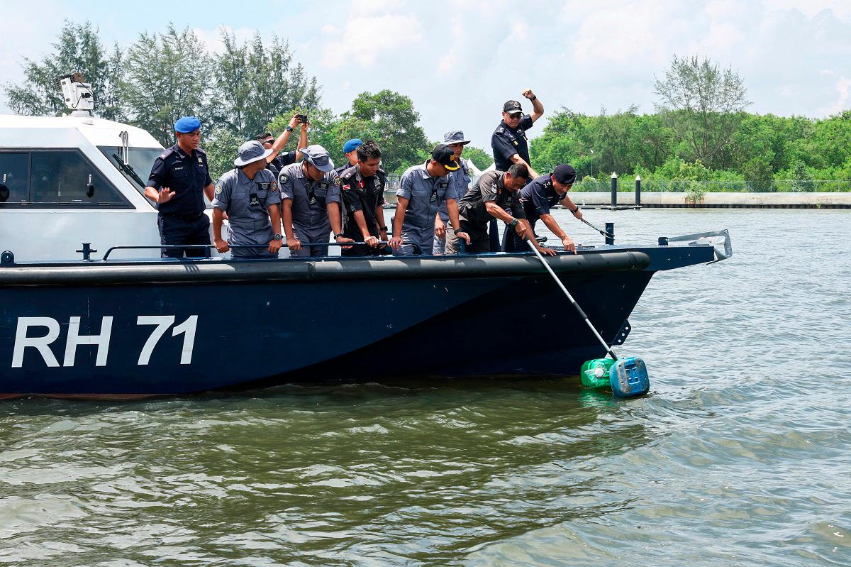 Sungai Pulai helicopter wreckage removal to start tomorrow Sungai Pulai helicopter wreckage removal to start tomorrow