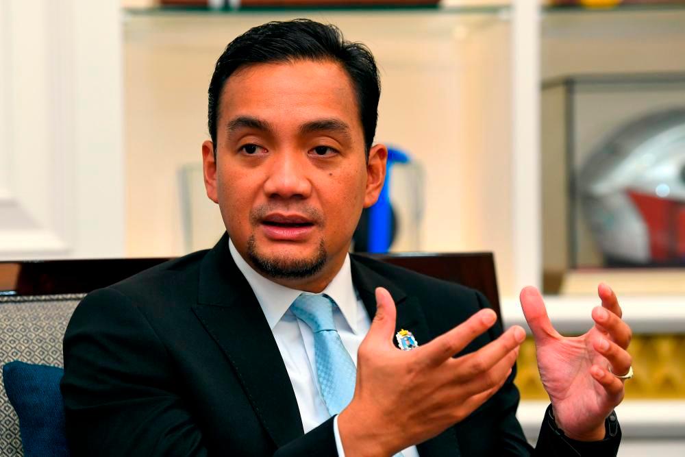 Menteri Besar Johor terima anugerah Lee Kuan Yew Exchange Fellowship