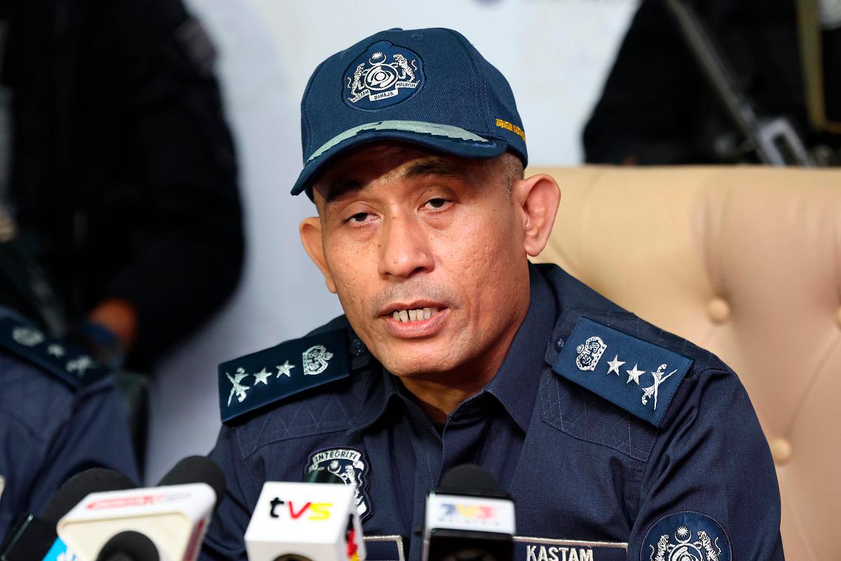 Johor customs seizes 3.8kg cannabis in drug smuggling busts Johor customs seizes 3.8kg cannabis in drug smuggling busts