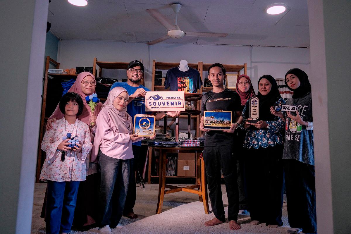 Recycled souvenirs boost tourism in Mersing with eco-friendly crafts