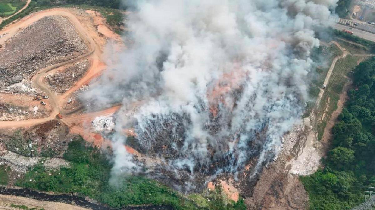 Firefighters monitor Kuantan landfill blaze 24/7 to prevent spread Firefighters monitor Kuantan landfill blaze 24/7 to prevent spread