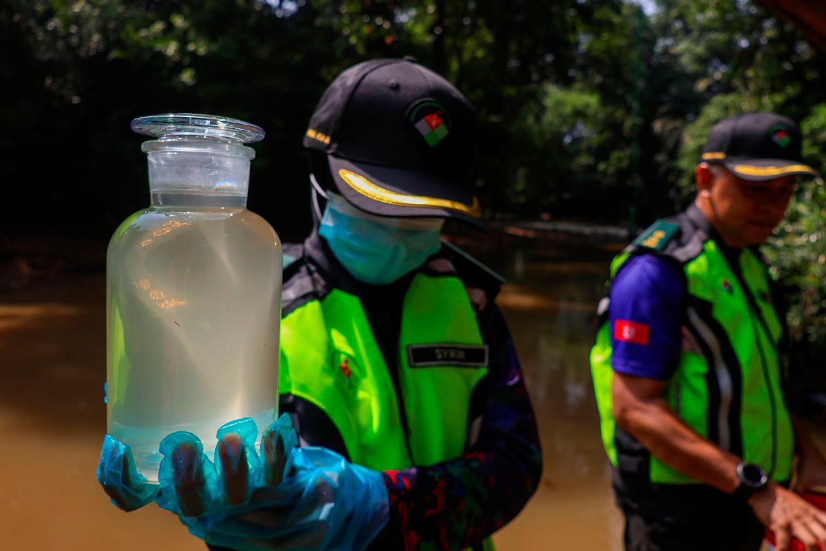 Sungai Ketil fish kill prompts water testing by Chemistry Dept Sungai Ketil fish kill prompts water testing by Chemistry Dept