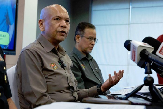 KPDN expands eCOSS system nationwide to curb subsidised cooking oil leaks KPDN expands eCOSS system nationwide to curb subsidised cooking oil leaks