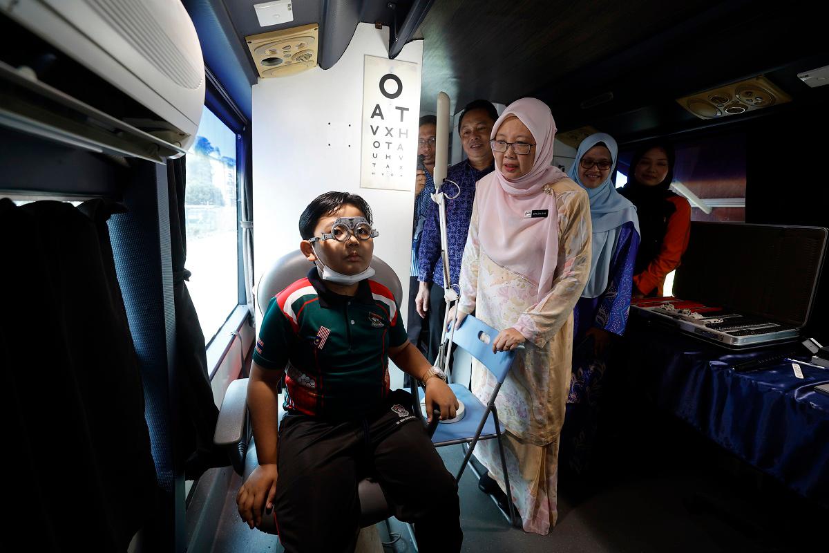 Mandatory eye screening for Year One students urged to detect vision issues