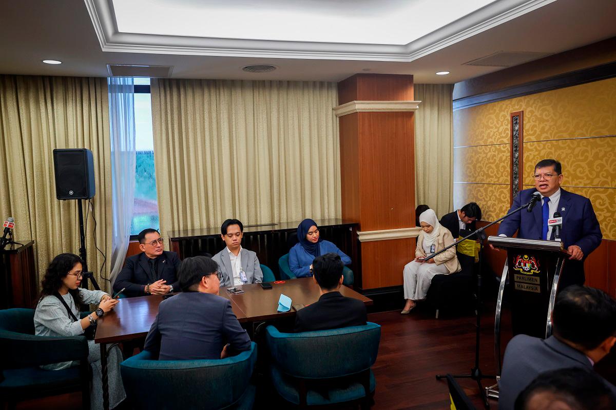 Speaker urges media to focus on parliamentary substance over sensation Speaker urges media to focus on parliamentary substance over sensation