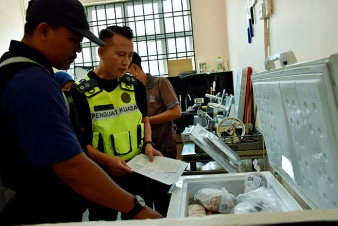 Melaka frozen meat outlet raided for unauthorised halal logo