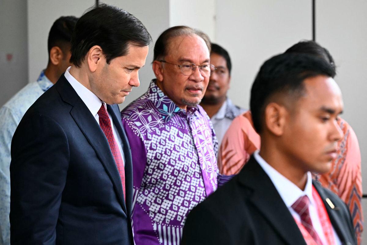 Anwar holds bilateral talks with China, Australia at ASEAN meeting Anwar holds bilateral talks with China, Australia at ASEAN meeting