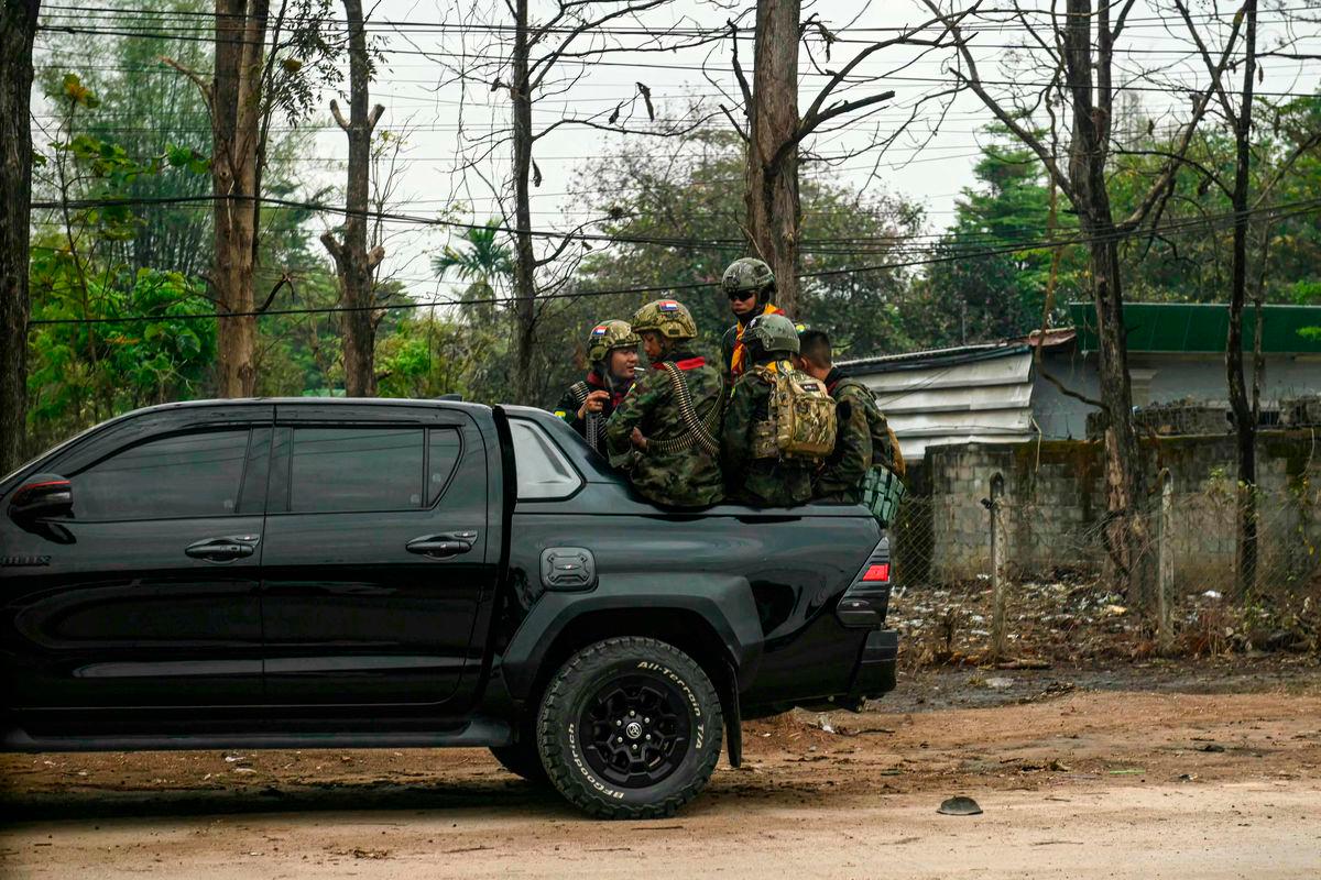 Myanmar troops and civilians flee to Thailand amid renewed conflict Myanmar troops and civilians flee to Thailand amid renewed conflict