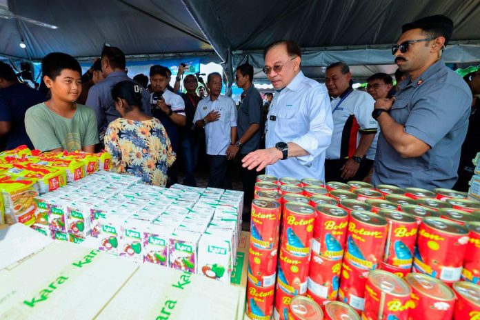 Program Jualan Rahmah MADANI agih daging ayam percuma di Port Dickson