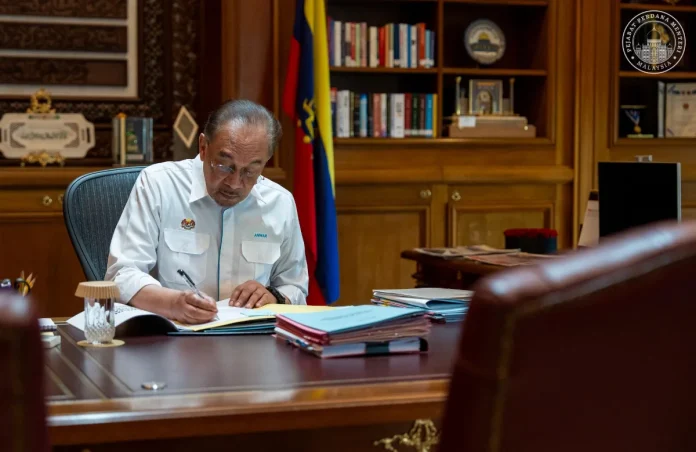 Anwar Ibrahim resumes duties after chairing 47th ASEAN Summit