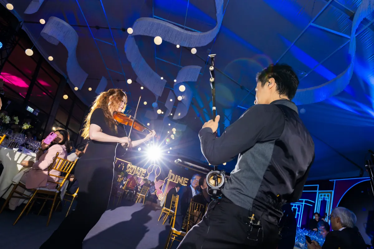 Hong kong tourism board remixes business events with world-class gastronomy at wine & dine festival Performance by musicians at the gala dinner