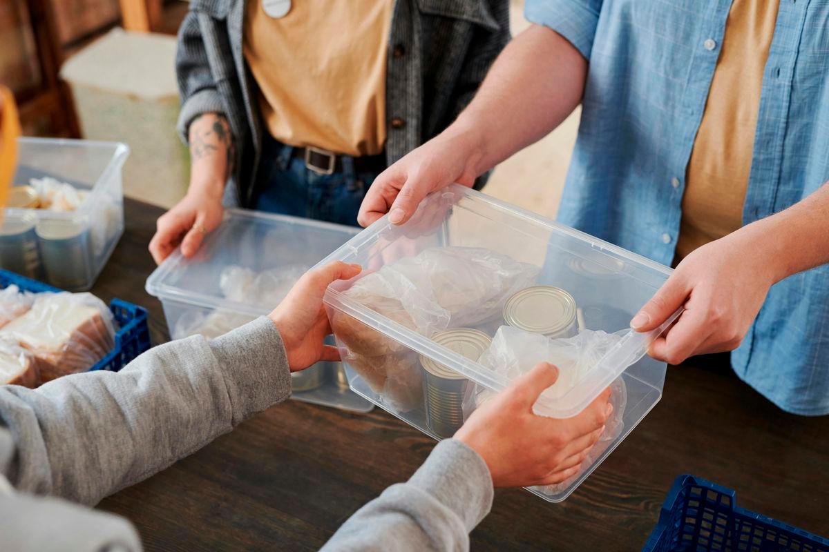 Malaysians praised for food delivery kindness to Indonesians Malaysians praised for food delivery kindness to Indonesians