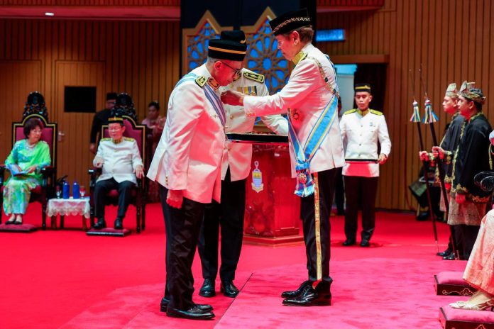 KSN Tan Sri Shamsul Azri receives DPPN award in Penang