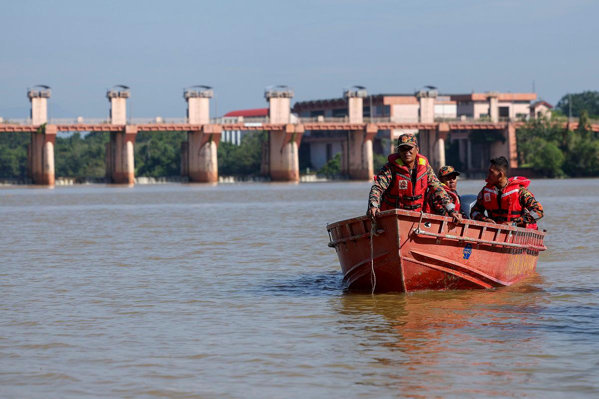 Search expands for missing teen in Sungai Kuantan drowning case Search expands for missing teen in Sungai Kuantan drowning case