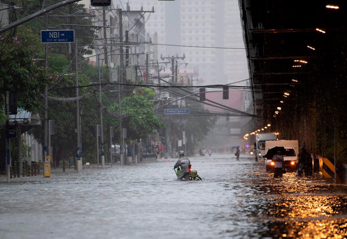 Manila flooding displaces thousands as heavy rains continue Manila flooding displaces thousands as heavy rains continue