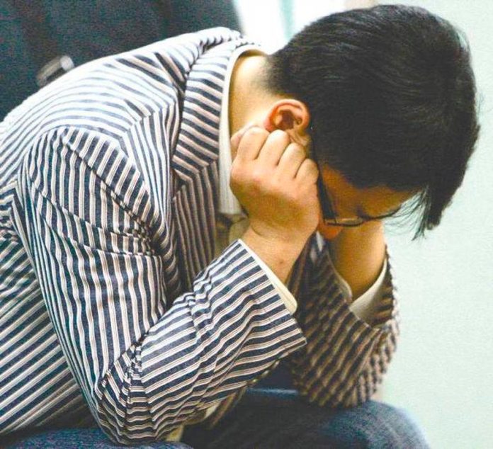 29-year-old M’sian earning RM5.7k with RM200k debt sparks viral discussion